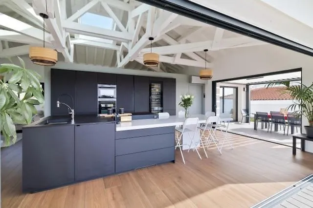 Beautiful New Ocean Facing Villa Anglet