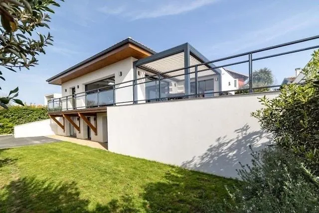 Beautiful New Ocean Facing Villa Anglet