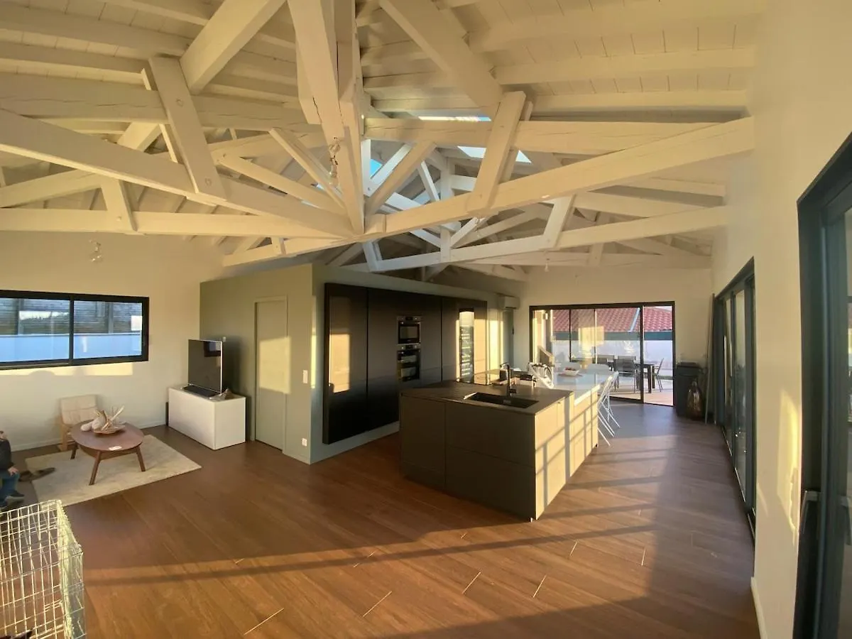 Beautiful New Ocean Facing Villa Anglet